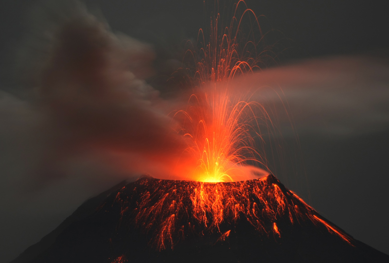 Illustration for article titled The Terrible Beauty of Volcanic Eruptions and Lava Flows